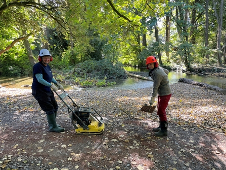 Moragh Stirling (Wessex Rivers Trust) and Timi Van Houten (Chalk Stream Champion) restore the surface of Flashetts footpath, Overton © Wessex Rivers Trust