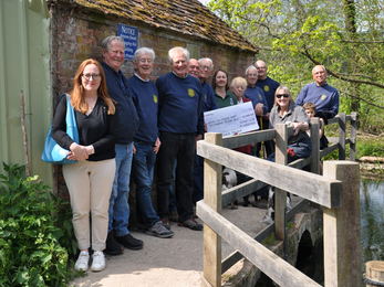 Alresford community supporters of the chalk stream habitat restoration © Hampshire & Isle of Wight Wildlife Trust