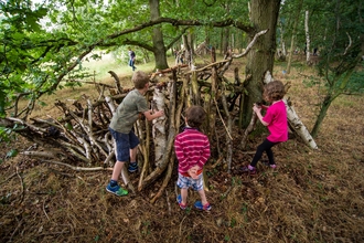 Children den building © Matthew Roberts