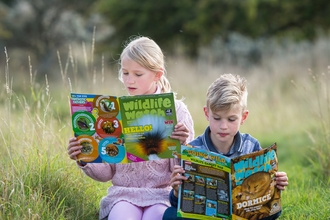 Children reading Wildlife Watch magazine © Matthew Roberts