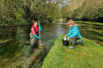 Chalk Stream Champions doing SmartRiver sampling on the Upper Test at Whitchurch Silk Mill © Hampshire & Isle of Wight Wildlife Trust