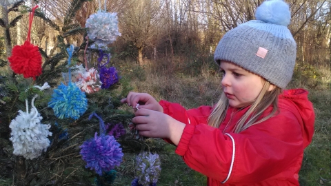 Blashford Lakes Wildlife Tots decorating a tree