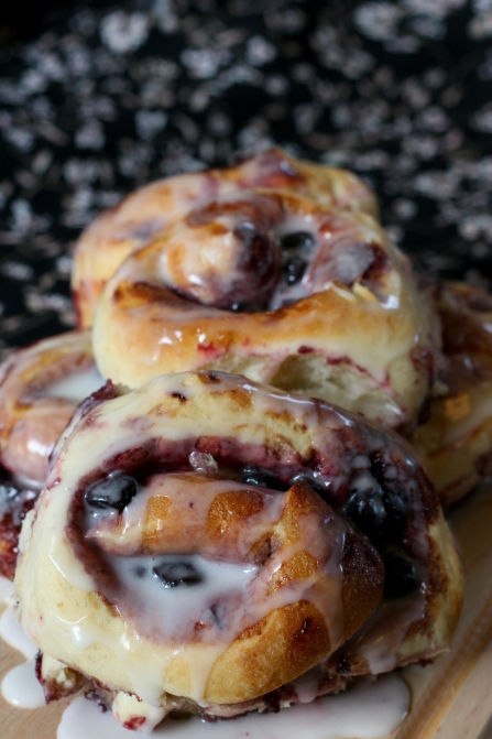 Spiced elderberry buns