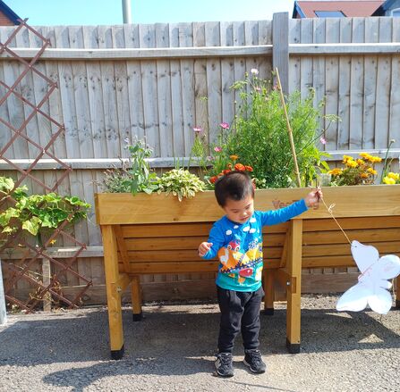 young child enjoying family nature session 