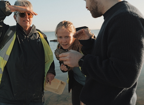 3 marine champions ID marine species on survey